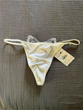 Cream Nordstrom rack string thong panty w/butterfly on back size 7 L large NWT
